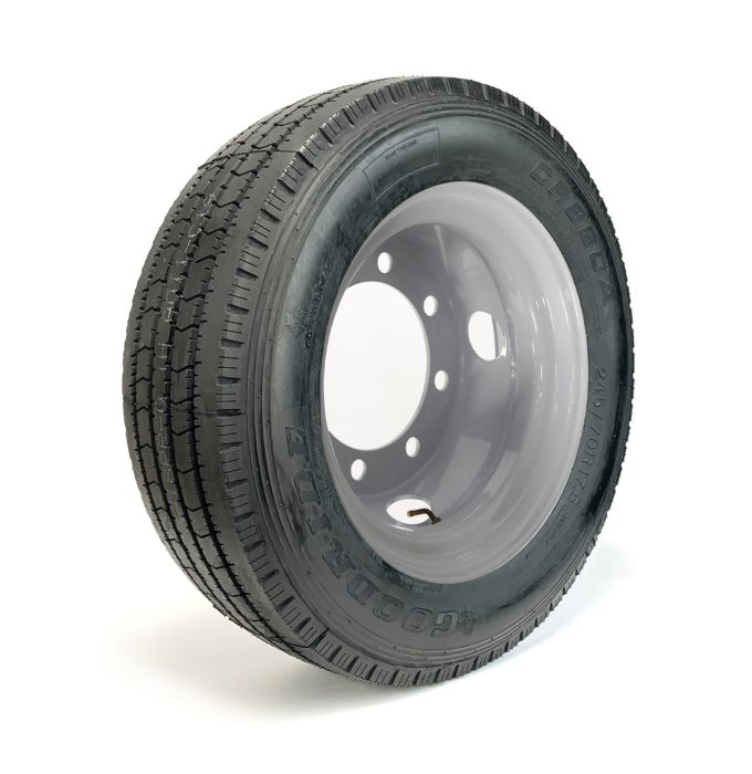 Remorque Pneu radial 245/70R175 18 plis 6005 lbs Goodride et jante 17 1/2 chez Voiturettes Experts